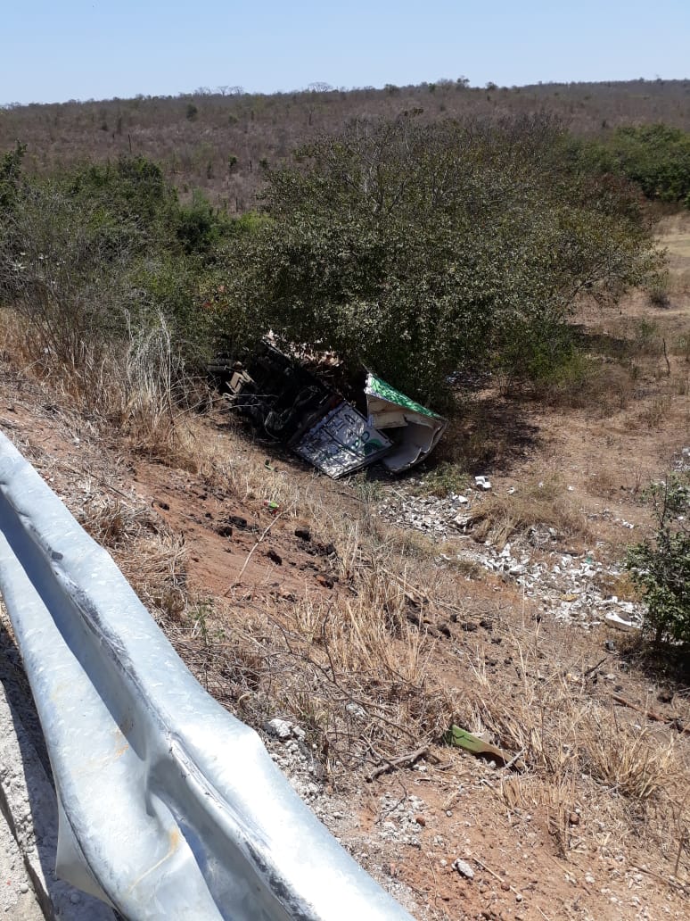 V Deo Motorista De Carreta Tem Bra O Amputado Ap S Tombamento