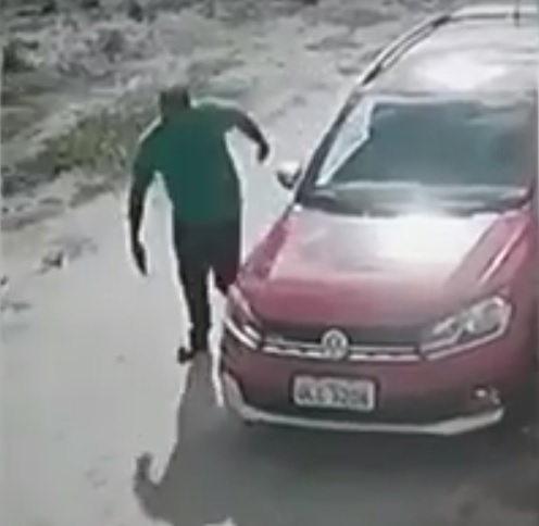 C Meras Flagram Homem Furtando Celular De Carro Em Penedo Veja V Deo