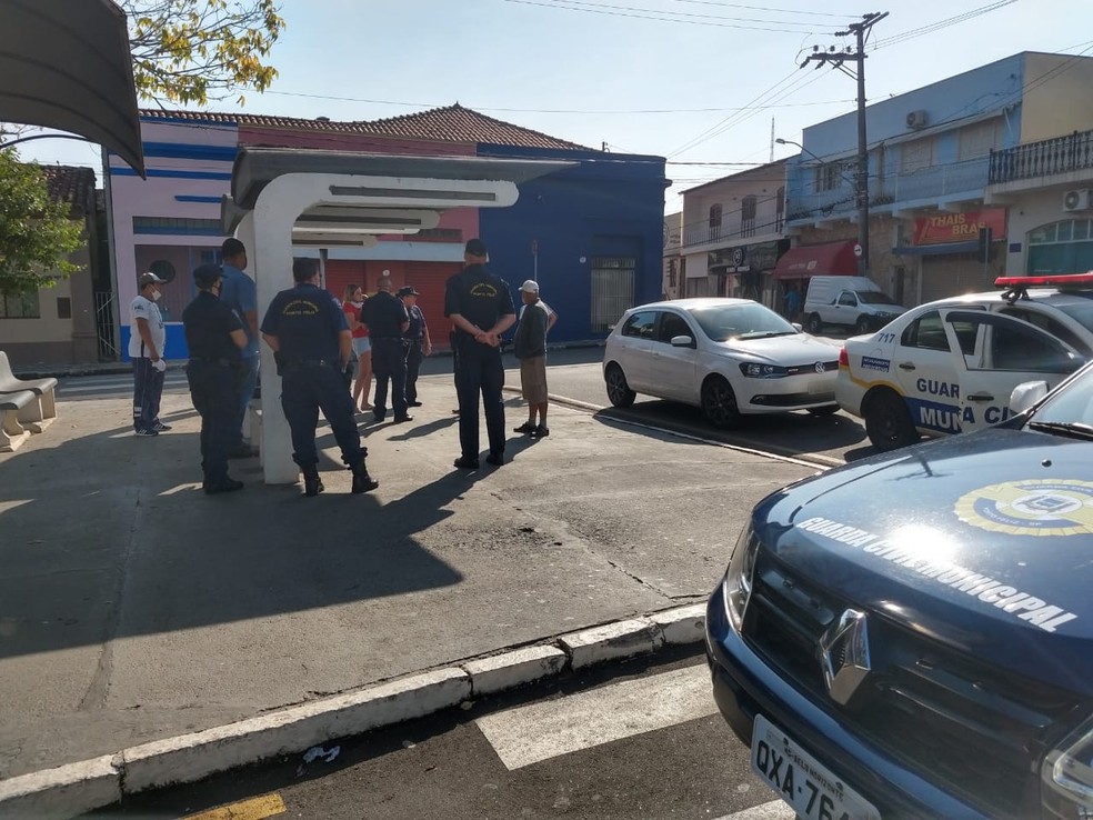 V Deo Mostra Momento Em Que Assaltante Leva Carro Beb De Ano