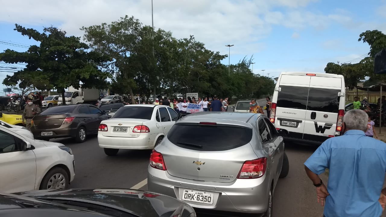 Familiares De Reeducandos Bloqueiam BR 104 Em Protesto Alagoas 24