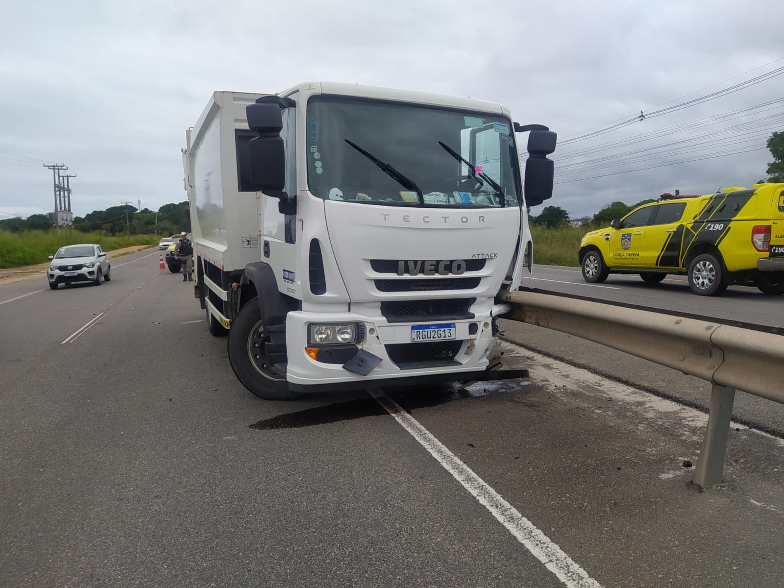 Caminh O Colide Mureta De Prote O Na Al Sul Alagoas Horas