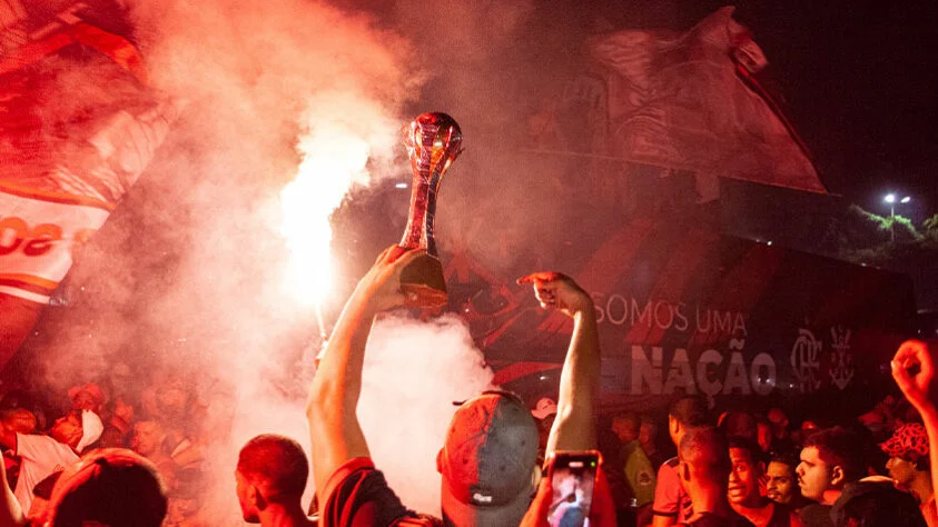 Flamengo Embarca Para O Mundial Festa Imensa Da Torcida Em Aerofla