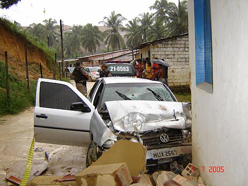 Fuga e colisão durante perseguição policial