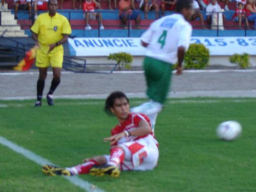 CRB pressiona no 1° tempo, mas não consegue o gol de empate