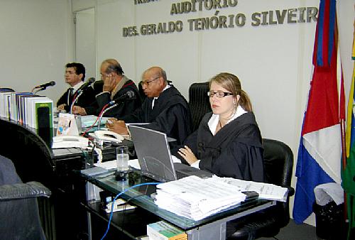 Pleno está ouvindo a defesa de Zé do pedrinho