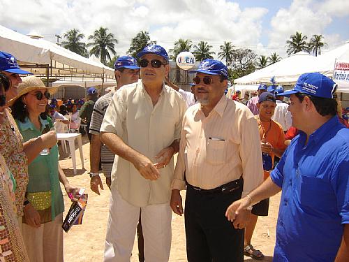 O governador Ronaldo Lessa participou da festa que marcou o lançamento da pedra fundamental do futuro Clube Social do Vereador