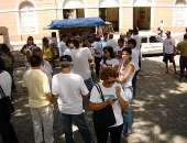 Familiares e amigos de Guilherme em passeata pelas ruas de Maceió