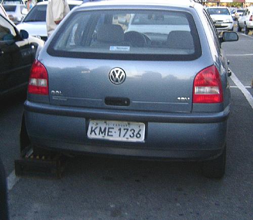 Carro é encontrado por seguranças do shopping