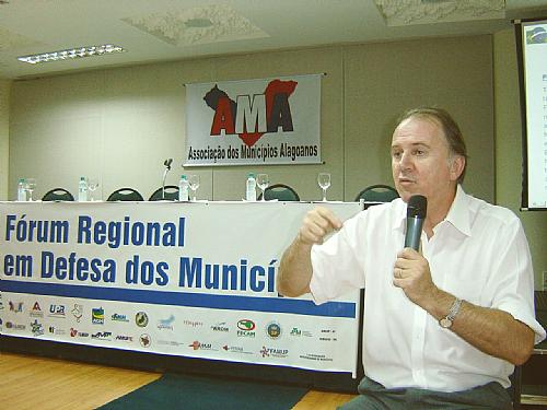 Paulo Ziulkoski, presidente da CNM, levanta dados dos municípios