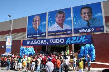 Dezenas de pessoas comparecem à convenção do PDT, PMDB e PSDB em Maceió