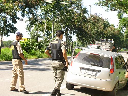 Policiais realizam operação de fiscalização de transporte da Fauna e Flora