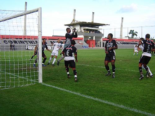 Goleiro Marcão foi um dos destaques na vitória do Corinthians