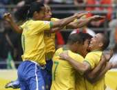 Brasileiros festejam gol de Ronaldo