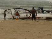 Veleiro suíço caiu no banco de areia na praia da Avenida