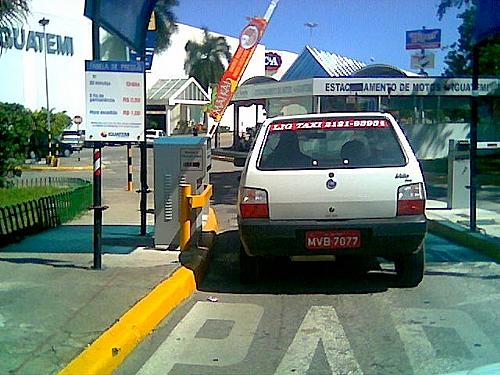 Lei isenta consumidor de pagar pelo estacionamento quando gastar dez vezes mais