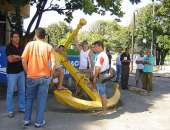 Portuários protestam na entrada do Porto de Maceió, no bairro de Jaraguá