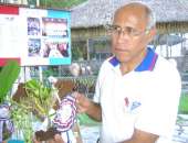 Edson mostra a orquídea símbolo de Alagoas, Prostechea Alagoensis.