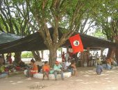 Famílias sem terra voltam a acampar em fazenda de deputado