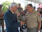 Coronel Ronaldo dos Santos entrega chaves a coronel Acírio Nascimento