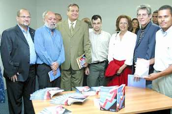 lançamento de livro contou com a presença de Lessa