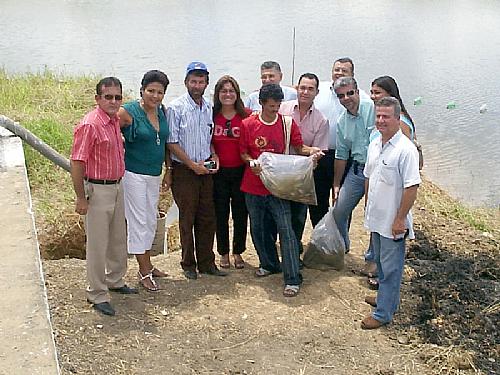 Prefeita Vânia Paiva participa do peixamento do açude