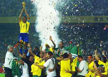 Brasil, o único país penta campeão do mundo, apresentou a Fifa a candidatura para sediar a copa de 2014