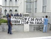 Estudantes gritaram palavras de ordem durante manifestação