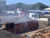 Fumaça pôde ser vista do telhado de outra lojas no Centro