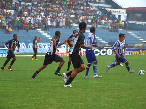 Próximo adversário do Vitória, CSA empata com o Vasco no Rei Pelé