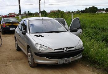 Peugeot foi encontrado às margens da rodovia federal