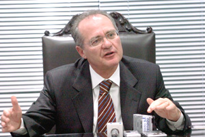 Renan divulgou nota negando ter mandado espionar senadores