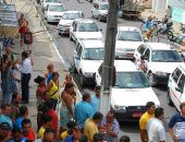 Taxistas bloqueiam a Rua Cabo Reis em protesto à fiscalização dos fiscais da SMTT