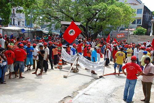 Trabalhadores rurais sem-terra ocupam canteiro de obras da ALE