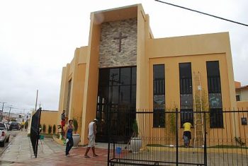 Um dos belos vitrais da nova igreja