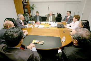 Reunião aconteceu nesta segunda-feira, 12