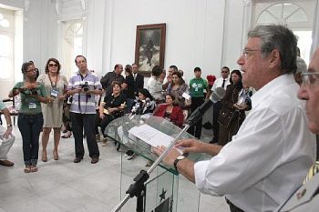 Teontonio Vilela se reuniu com colunistas