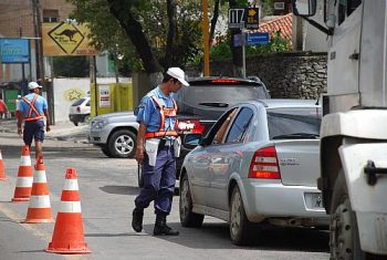 Multas aplicadas por guardas de trânsito não têm validade