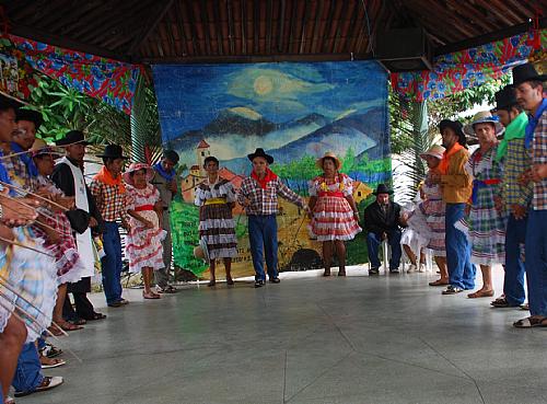 A quadrilha matuta animou a festa dos participantes do Forró Beleza