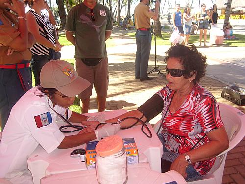 Ações de saúde marcaram a manhã na orla