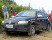 Veículo foi abandonado em local de difícil acesso