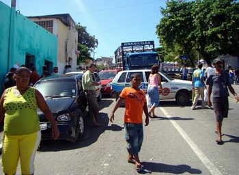 Dezessete veículos se envolveram em colisão na Ladeira do Martírios