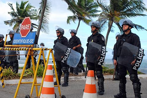 Homens do Bope foram acionados para impedir a entrada de funcionários e da imprensa