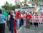 Representantes de sindicatos se reuniram na frente da PF