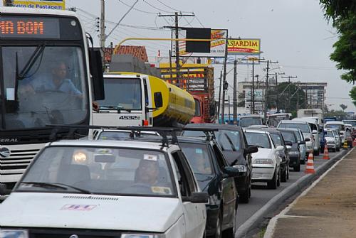 Congestionamento na Avenida Fernandes Lima