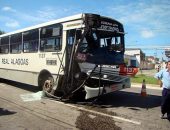 Acidente na Fernandes Lima deixou feridos e trânsito caórico