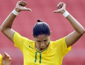 À la Adriano, Cristiane mostra seu nome e o número 11 na camisa da seleção brasileira