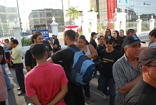 Agentes penitenciários permanecem em greve