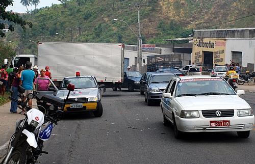 Uma das vias ficou interditada devido ao acidente