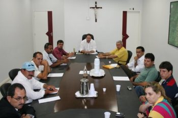 A reunião envolveu empresários e o prefeito Luciano Barbosa