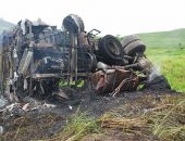 Carreta ficou completamente destruída pelo fogo